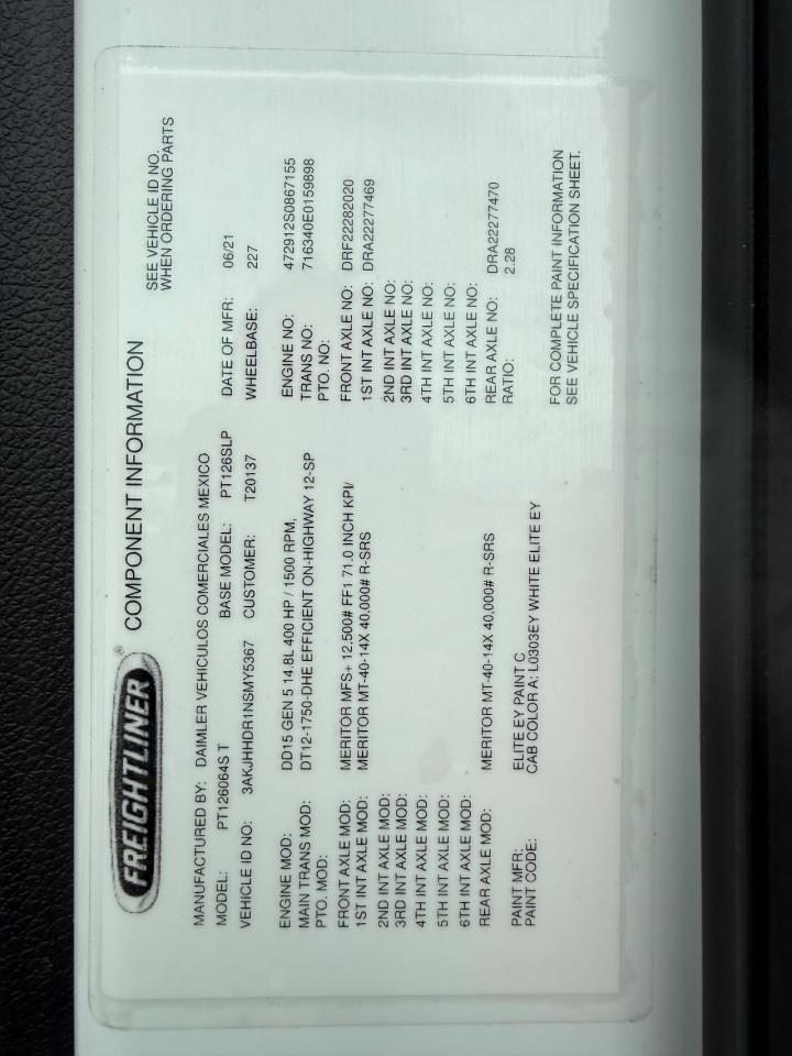 2022 Freightliner Cascadia - image 12