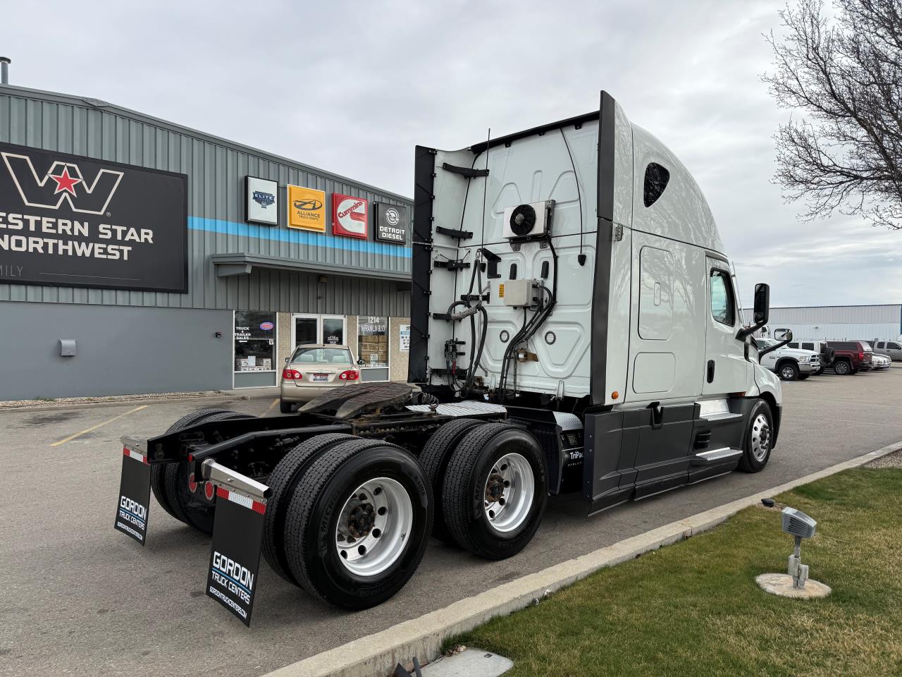 2022 Freightliner Cascadia - image 3