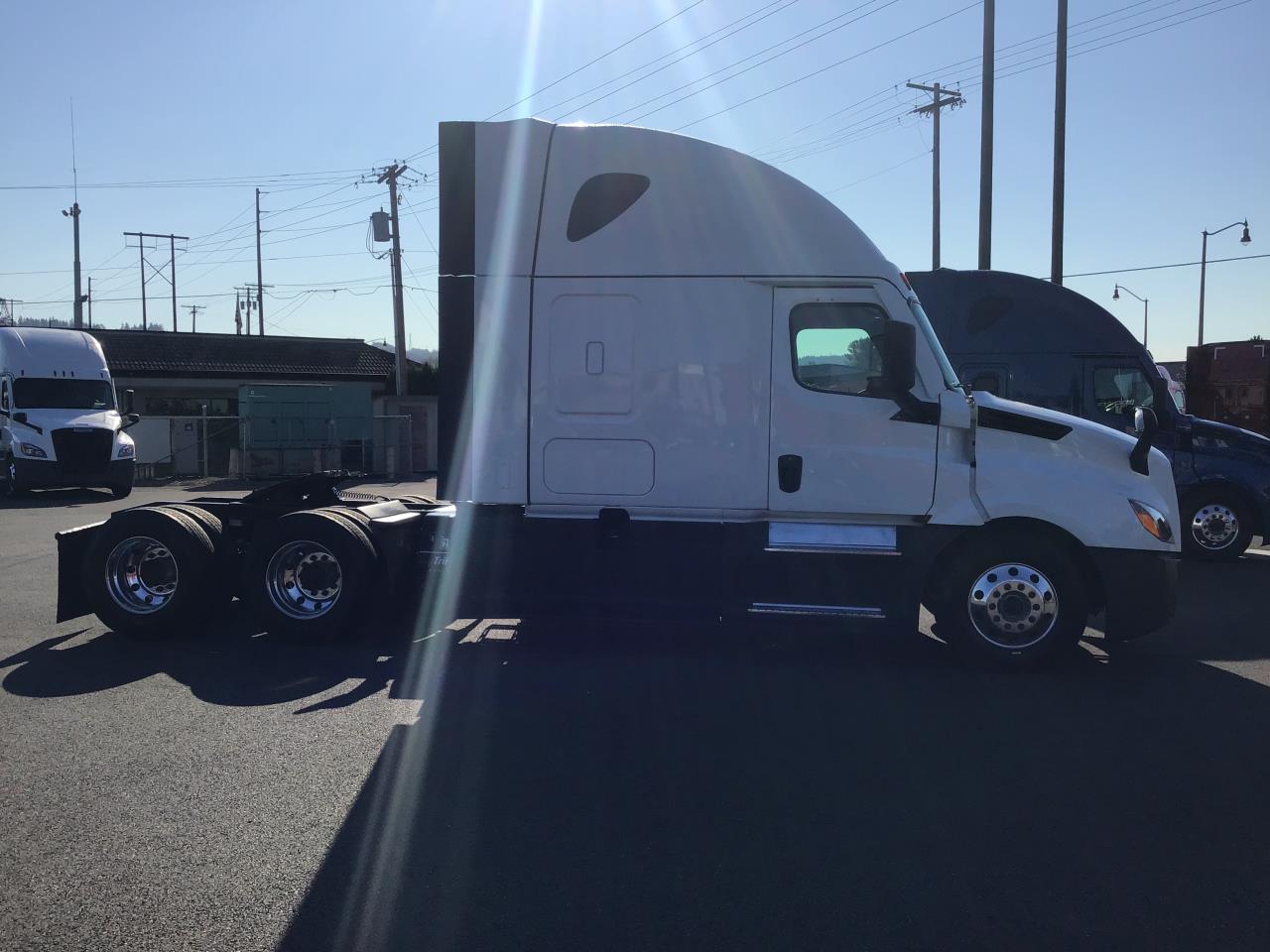 2023 Freightliner Cascadia in Pacific, WA — photo 3