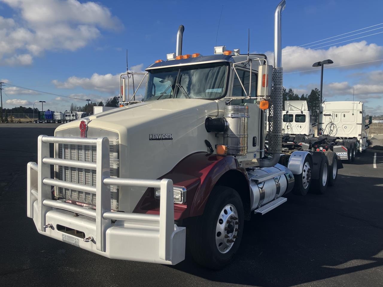2020 Kenworth T800 - image 1