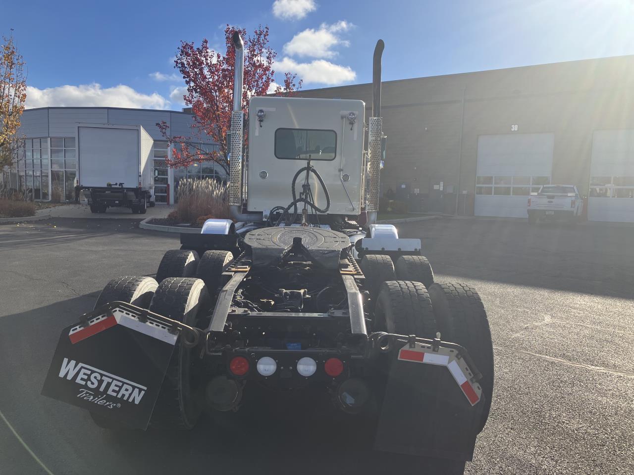 2020 Kenworth T800 - image 3