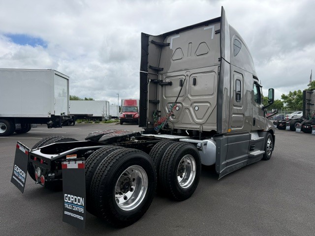 2024 Freightliner Cascadia in Ridgefield, WA — photo 6