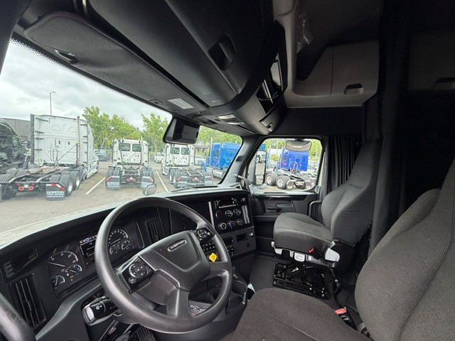 2024 Freightliner Cascadia in Ridgefield, WA — photo 8