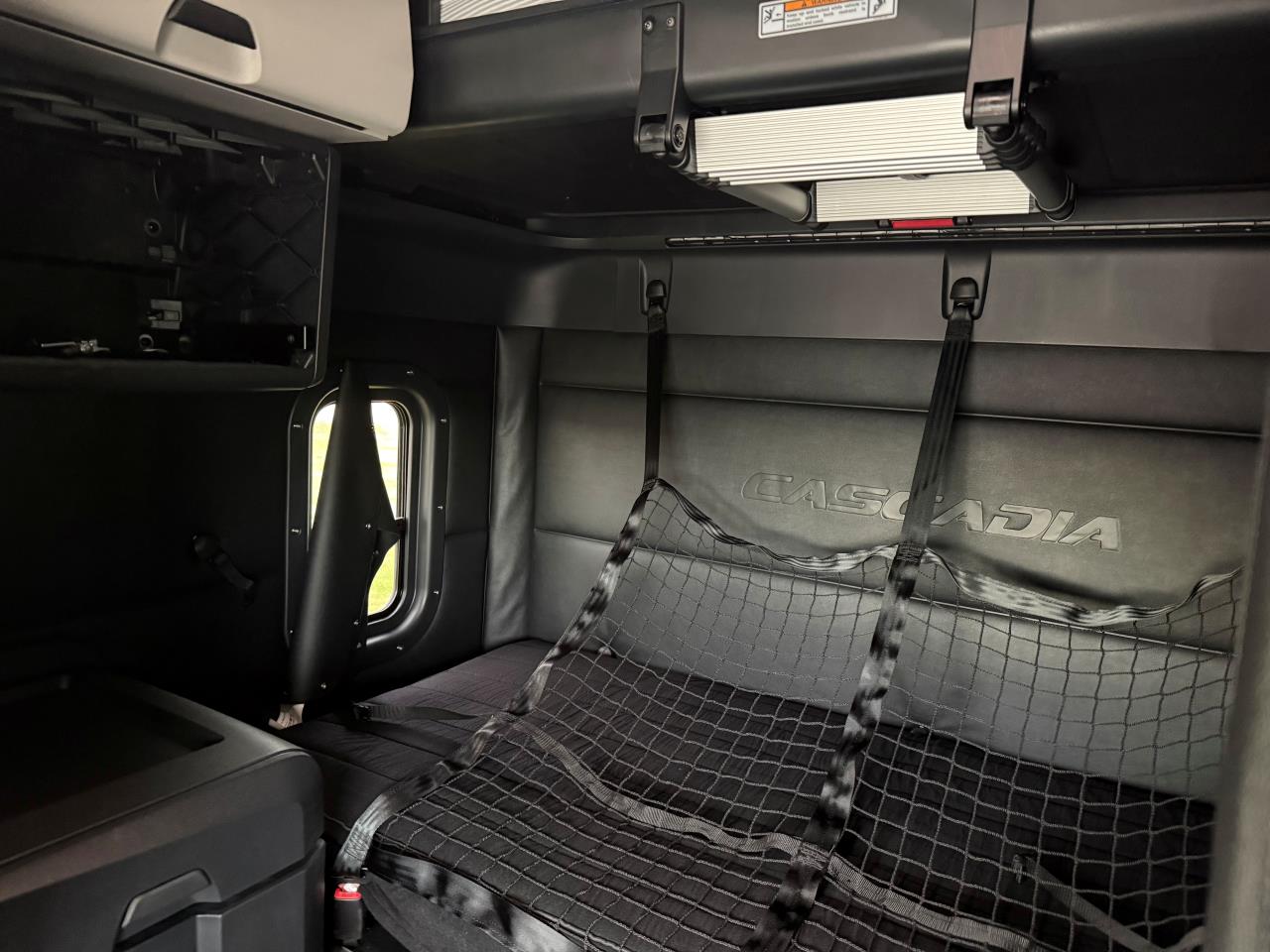 2027 Freightliner Cascadia - image 8