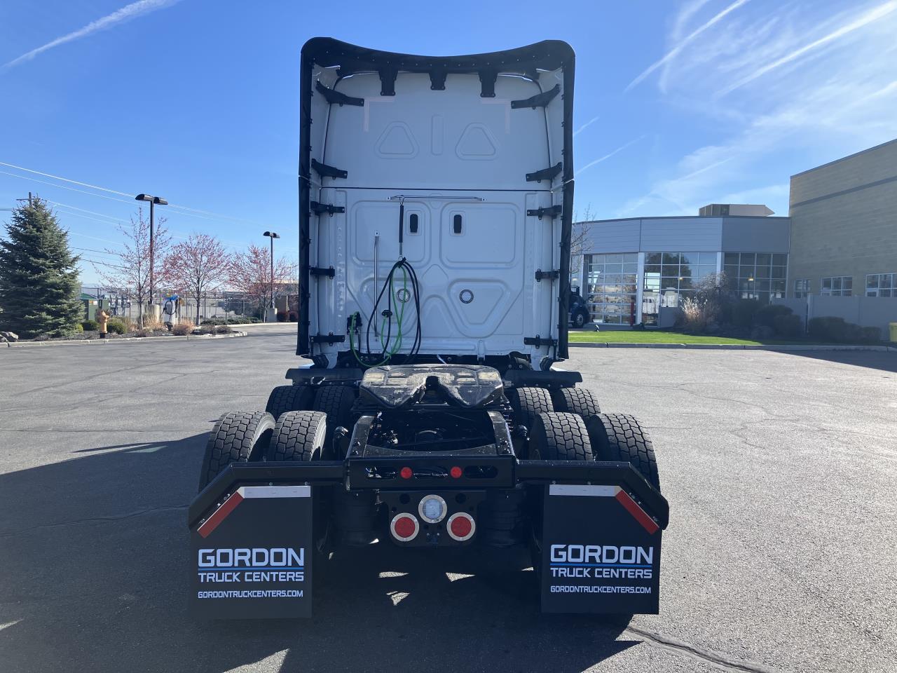 2027 Freightliner Cascadia - image 4