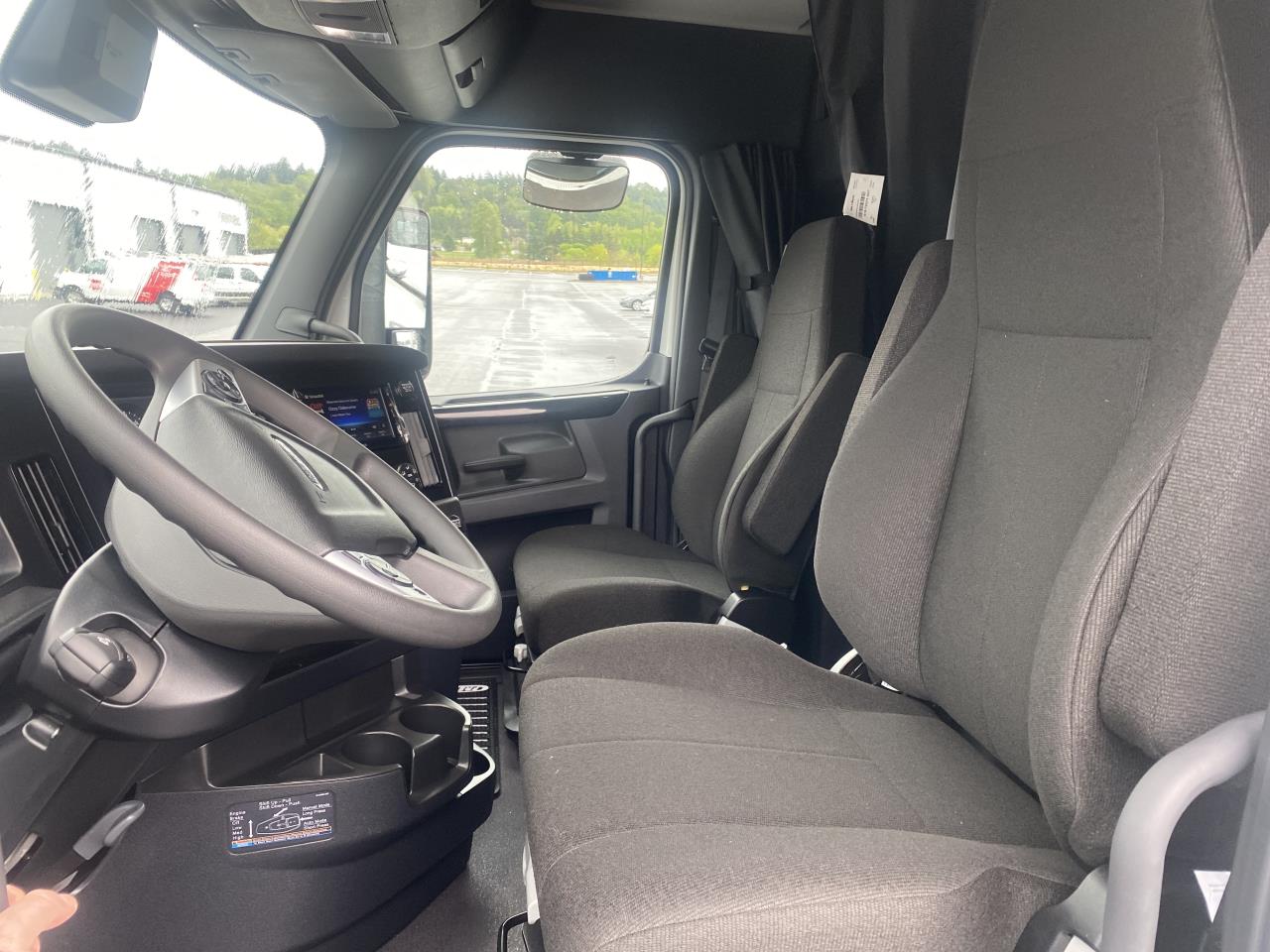 2027 Freightliner Cascadia - image 8