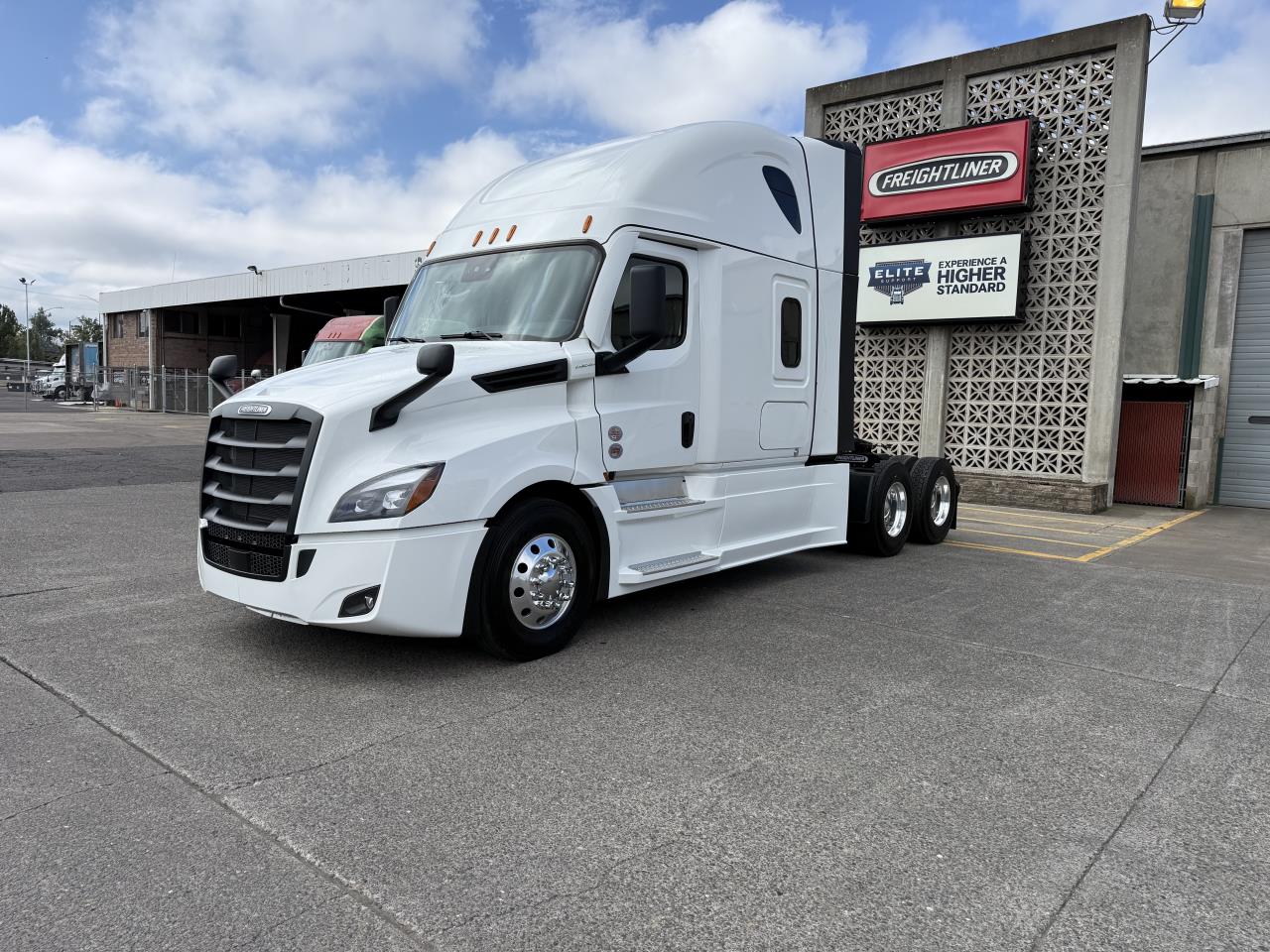 2027 Freightliner Cascadia
