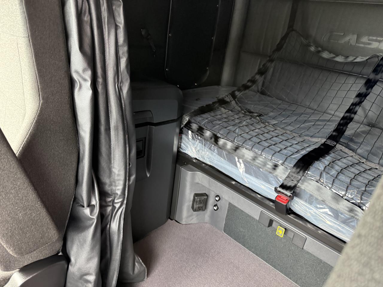 2027 Freightliner Cascadia - image 10