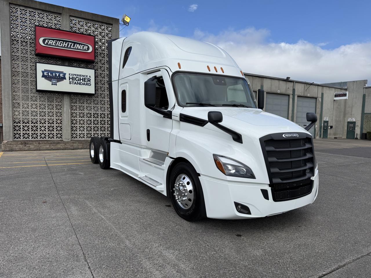 2027 Freightliner Cascadia - image 3