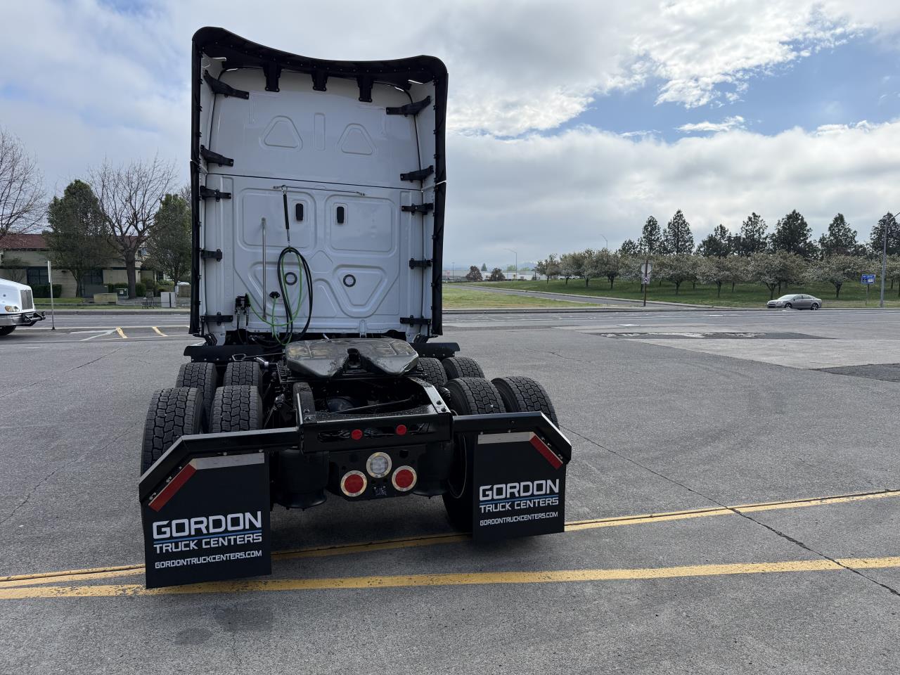 2027 Freightliner Cascadia - image 5