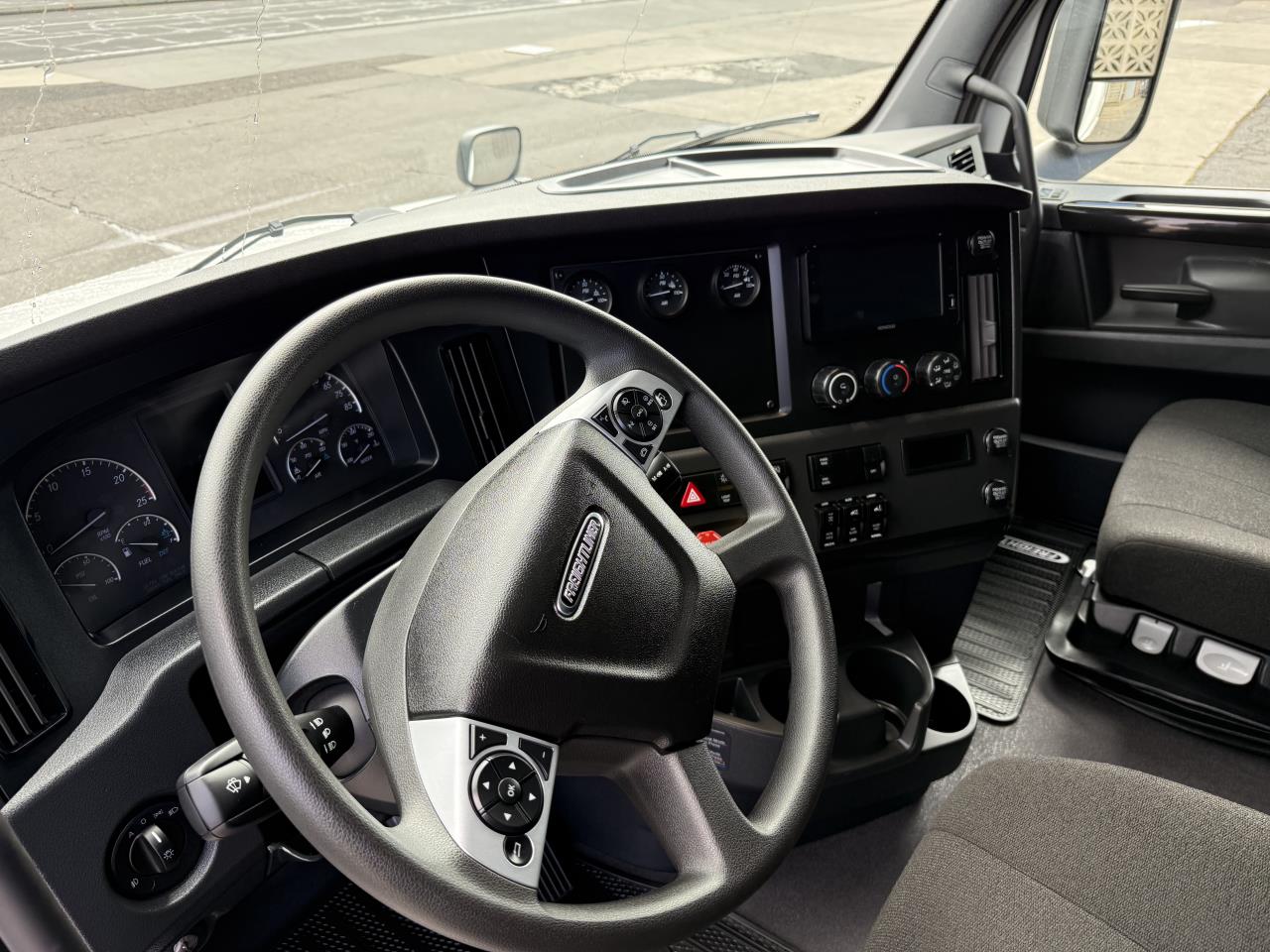 2027 Freightliner Cascadia - image 7