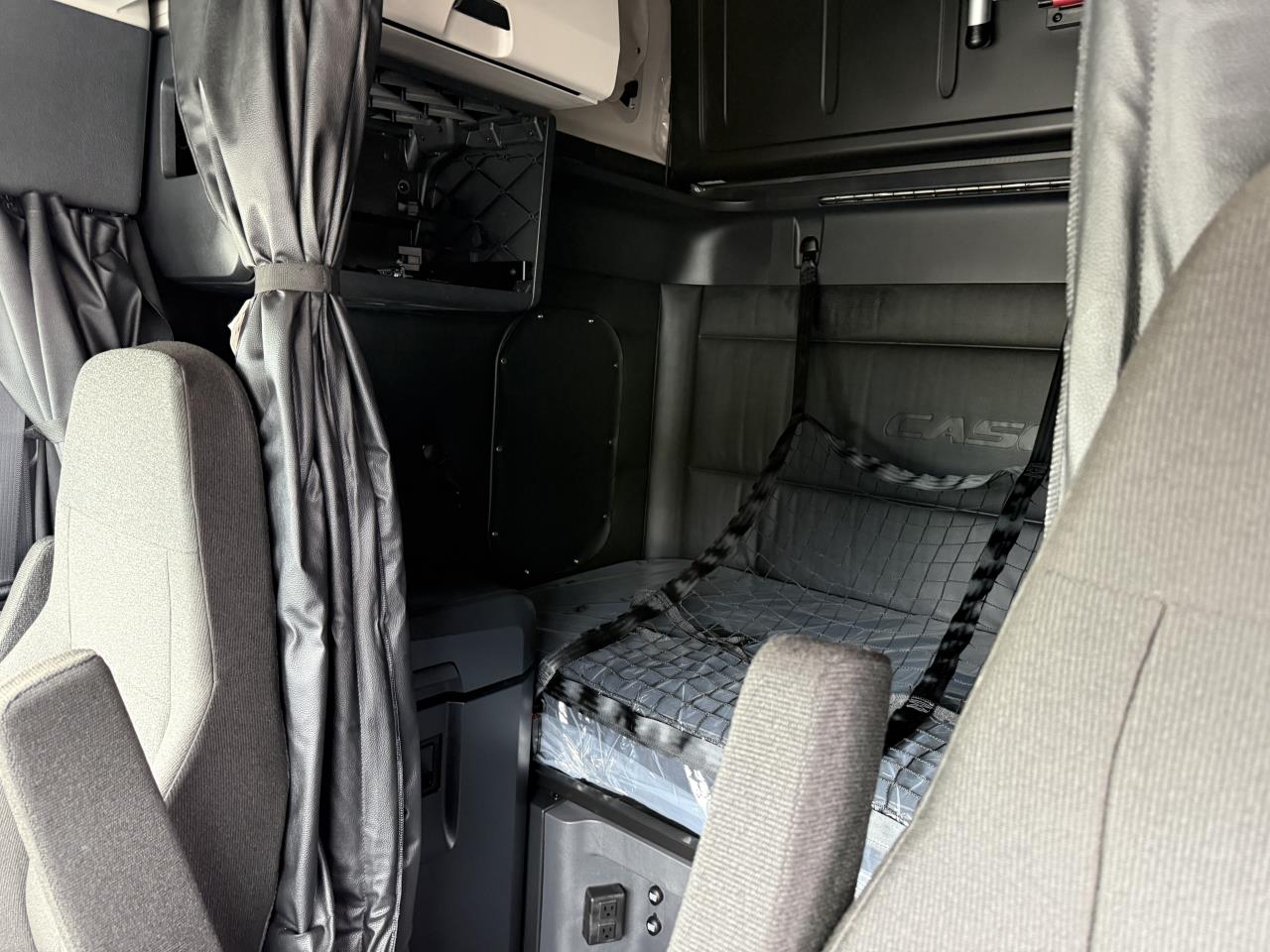 2027 Freightliner Cascadia - image 9