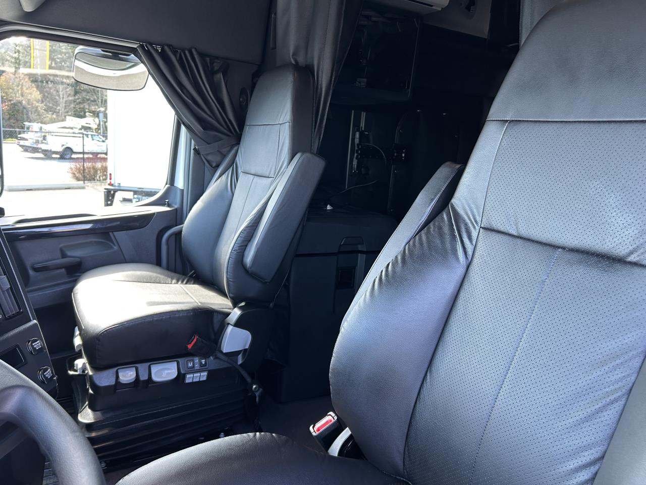 2027 Freightliner Cascadia - image 8