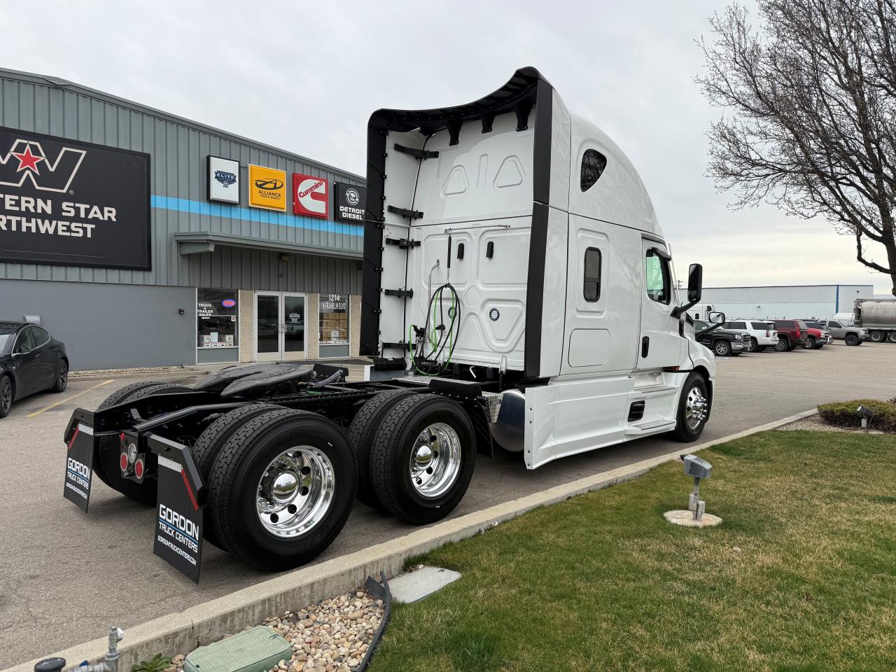 2027 Freightliner Cascadia - image 4