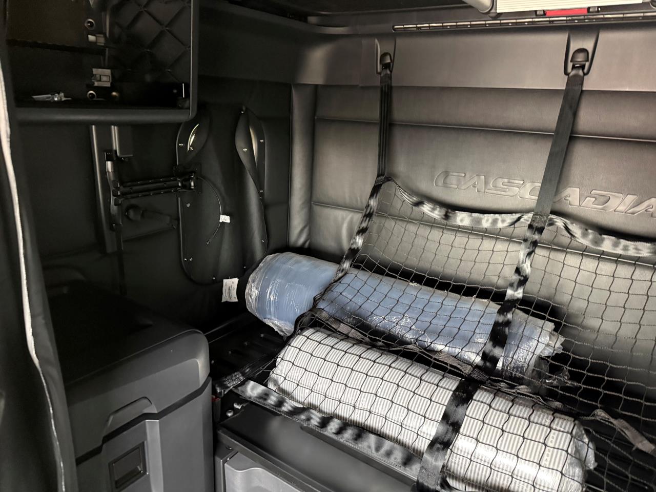 2027 Freightliner Cascadia - image 8