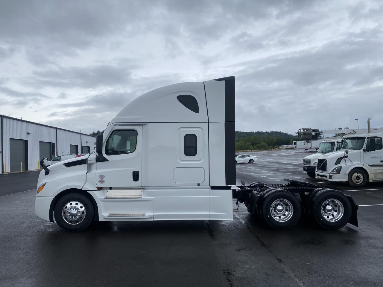 2027 Freightliner Cascadia - image 4