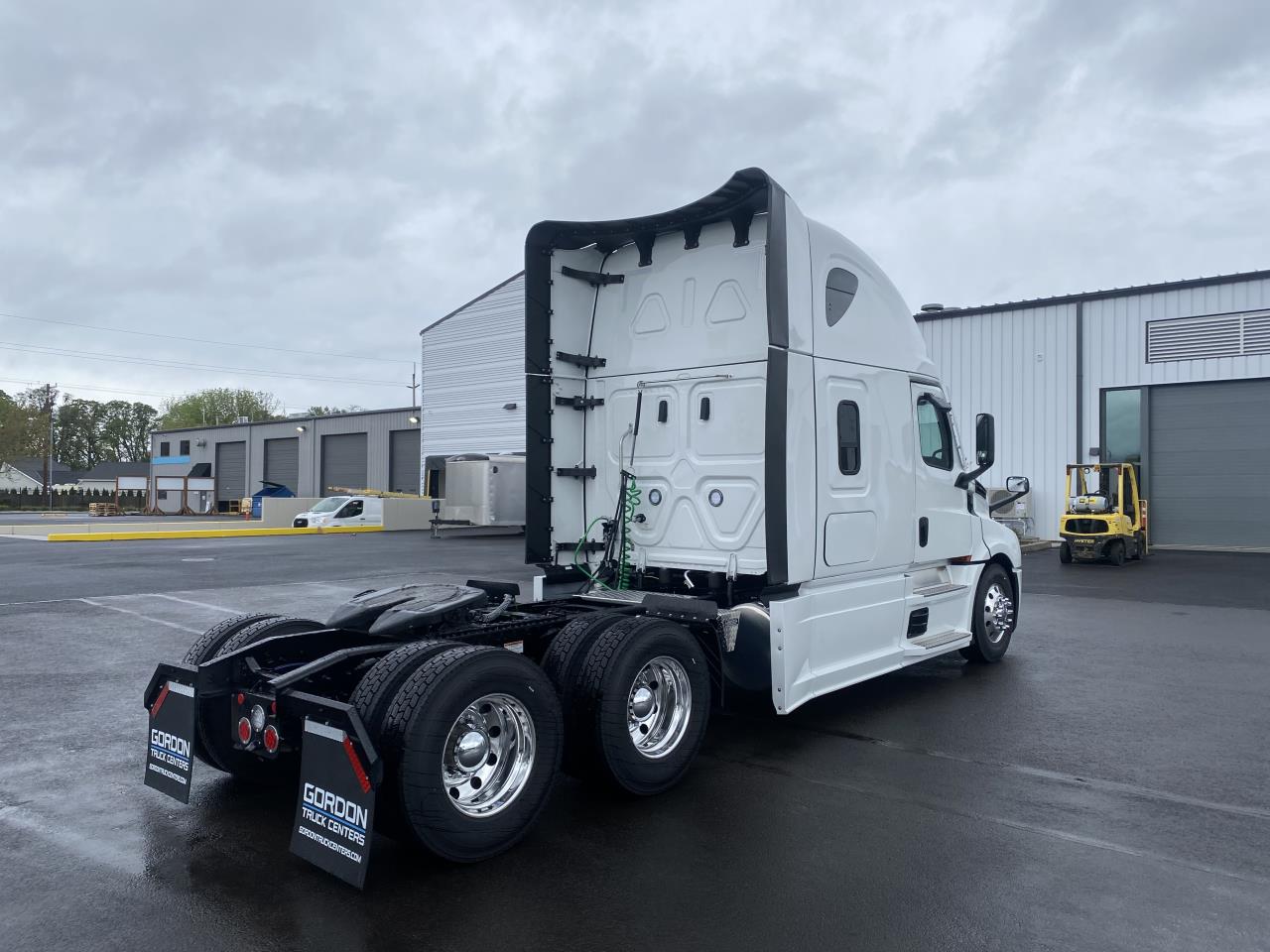 2027 Freightliner Cascadia - image 7