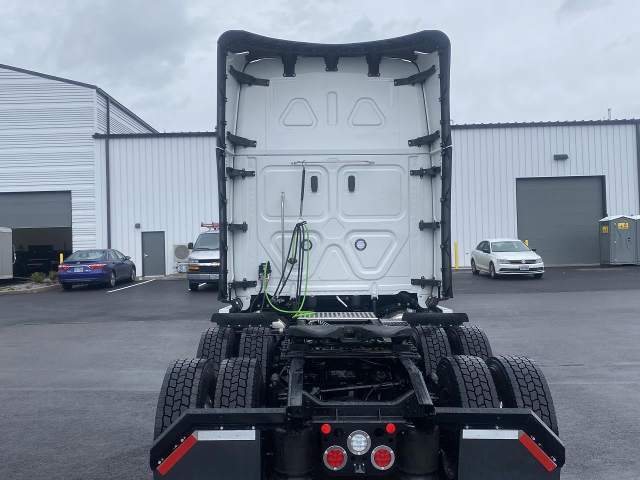 2027 Freightliner Cascadia - image 5