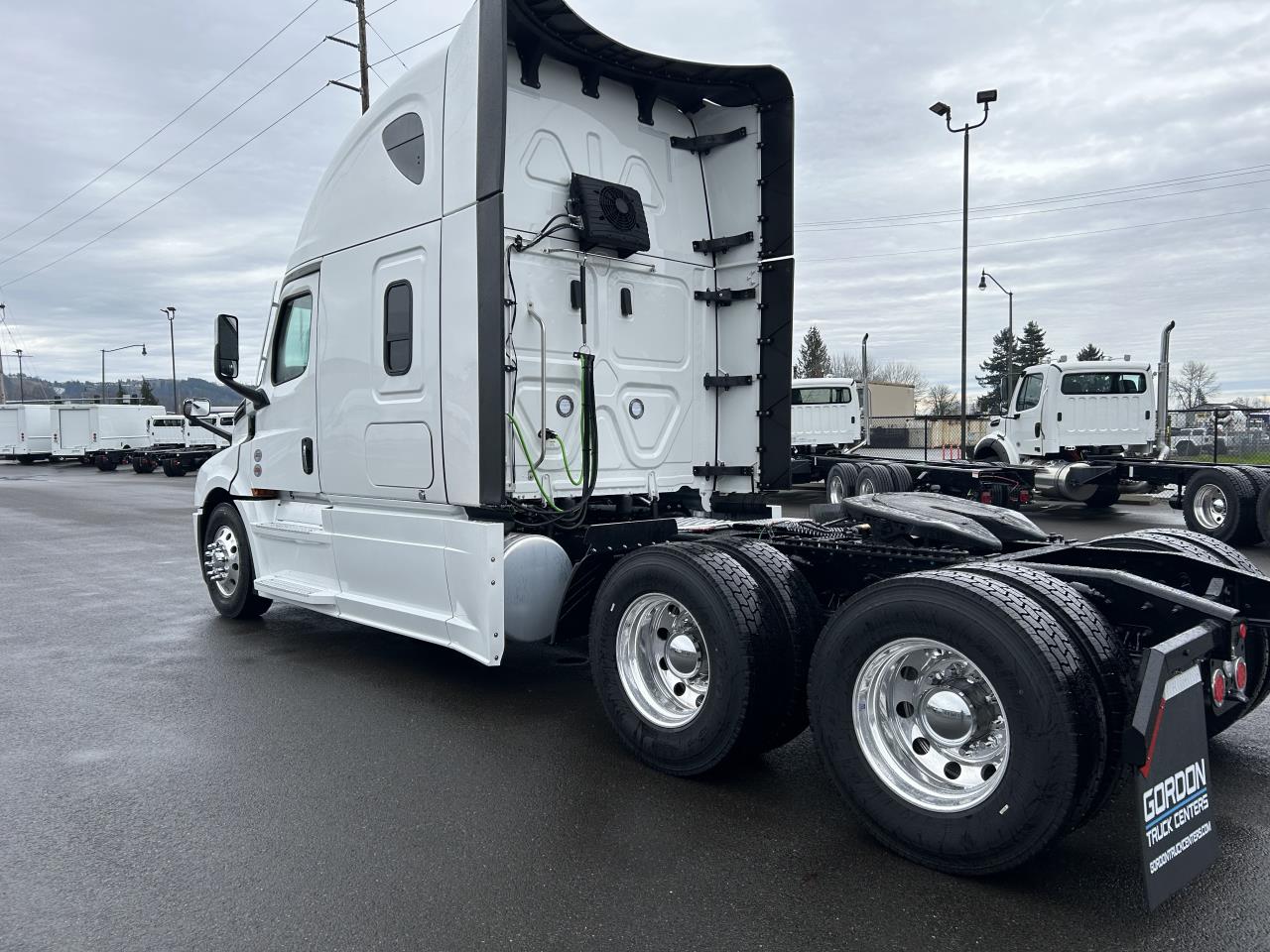 2027 Freightliner Cascadia - image 2