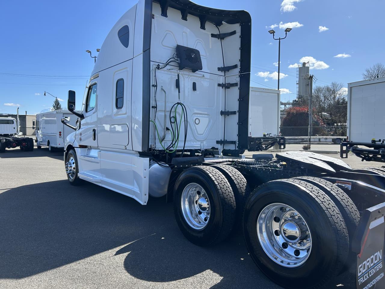 2027 Freightliner Cascadia - image 3