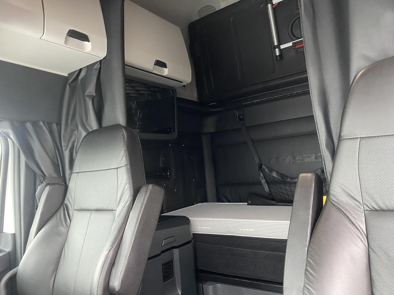 2027 Freightliner Cascadia - image 10