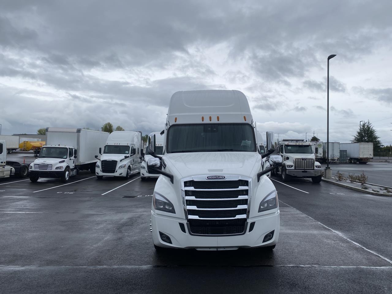 2027 Freightliner Cascadia - image 2