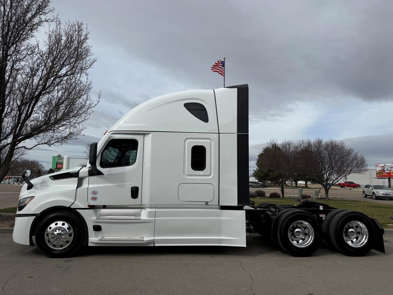 2027 Freightliner - image 2