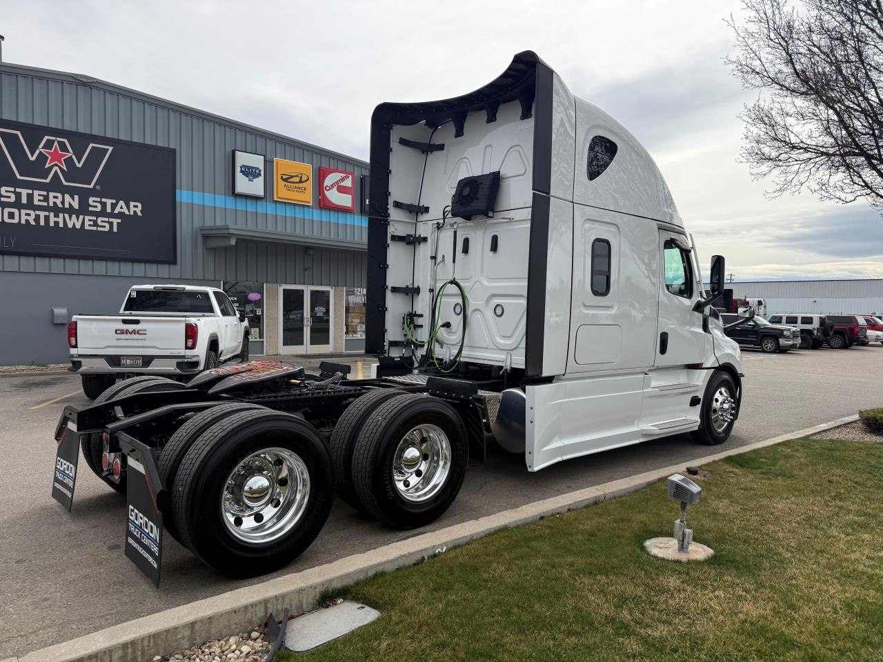 2027 Freightliner - image 4