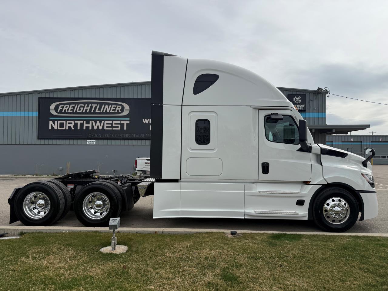 2027 Freightliner - image 5