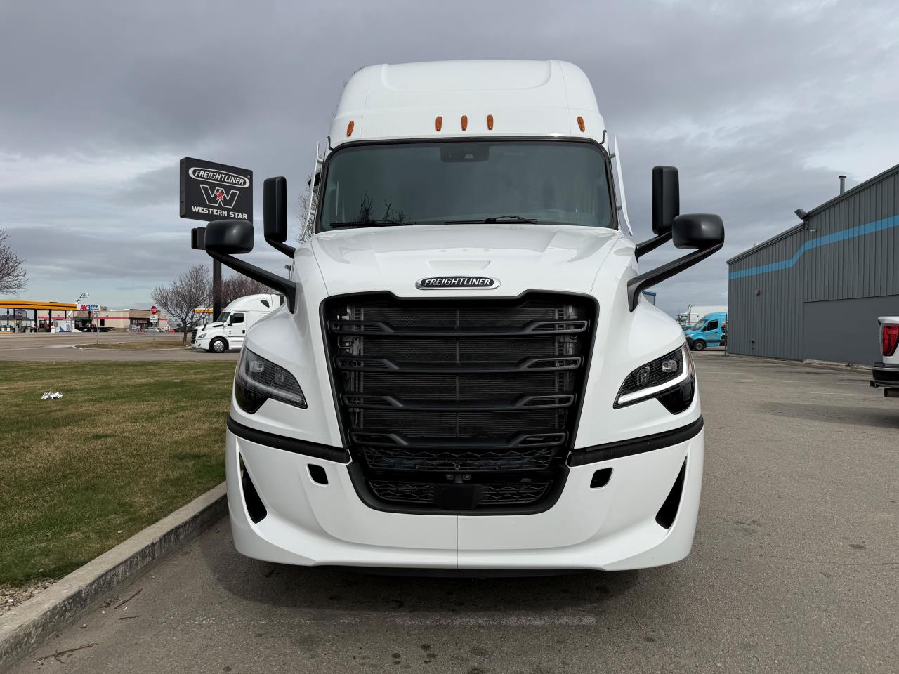 2027 Freightliner - image 7