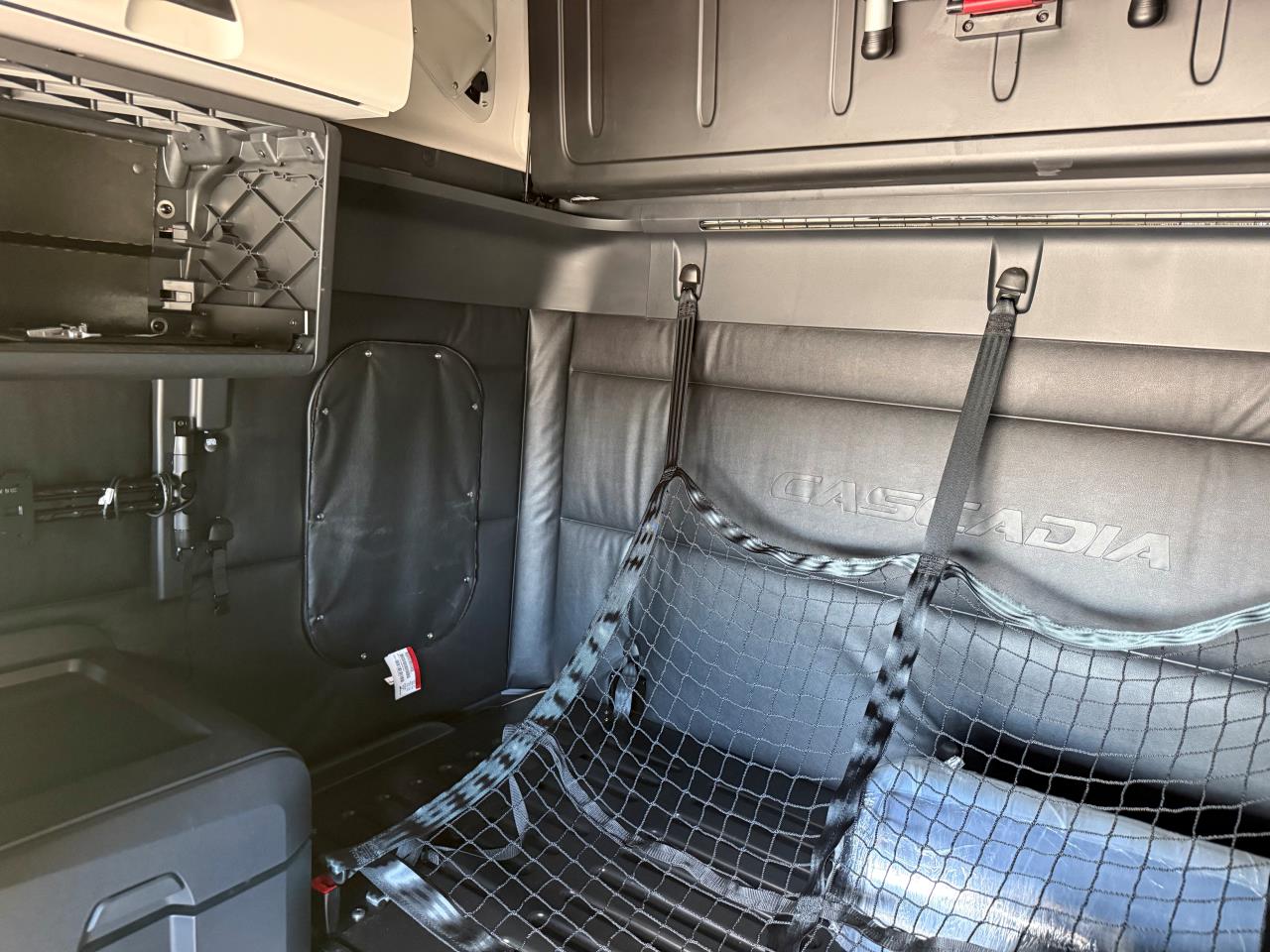 2027 Freightliner - image 7