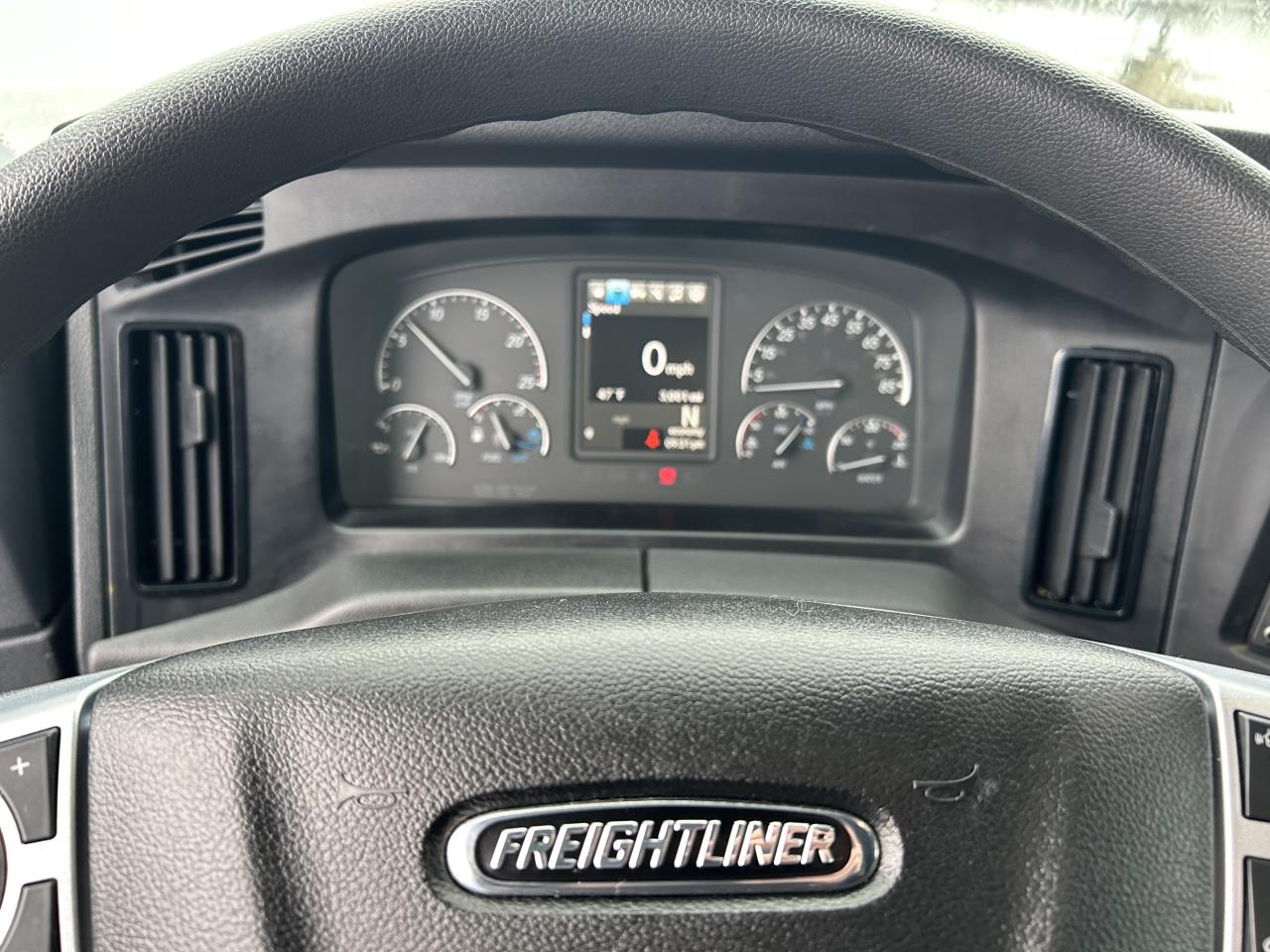 2027 Freightliner - image 10