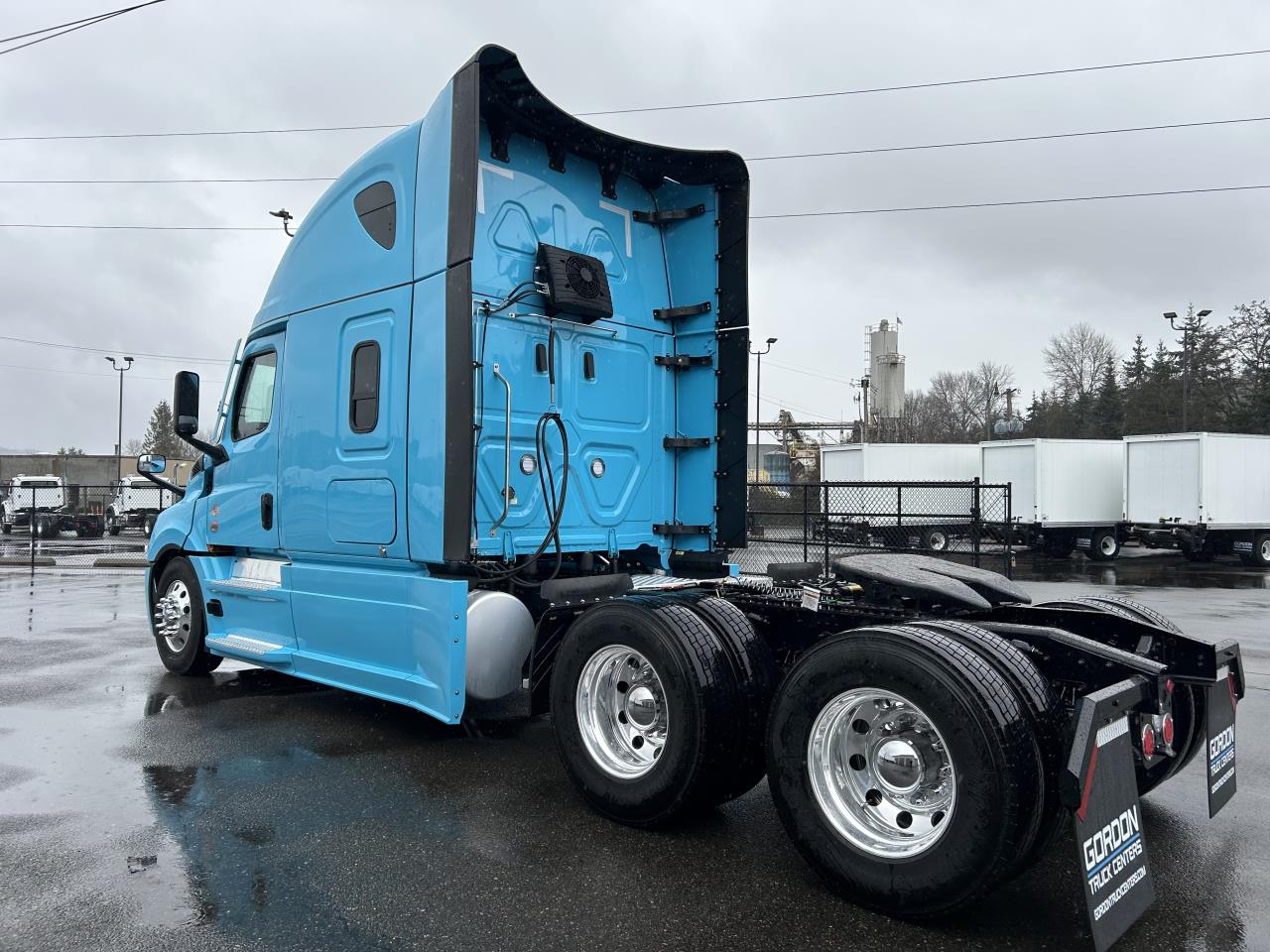 2027 Freightliner - image 2