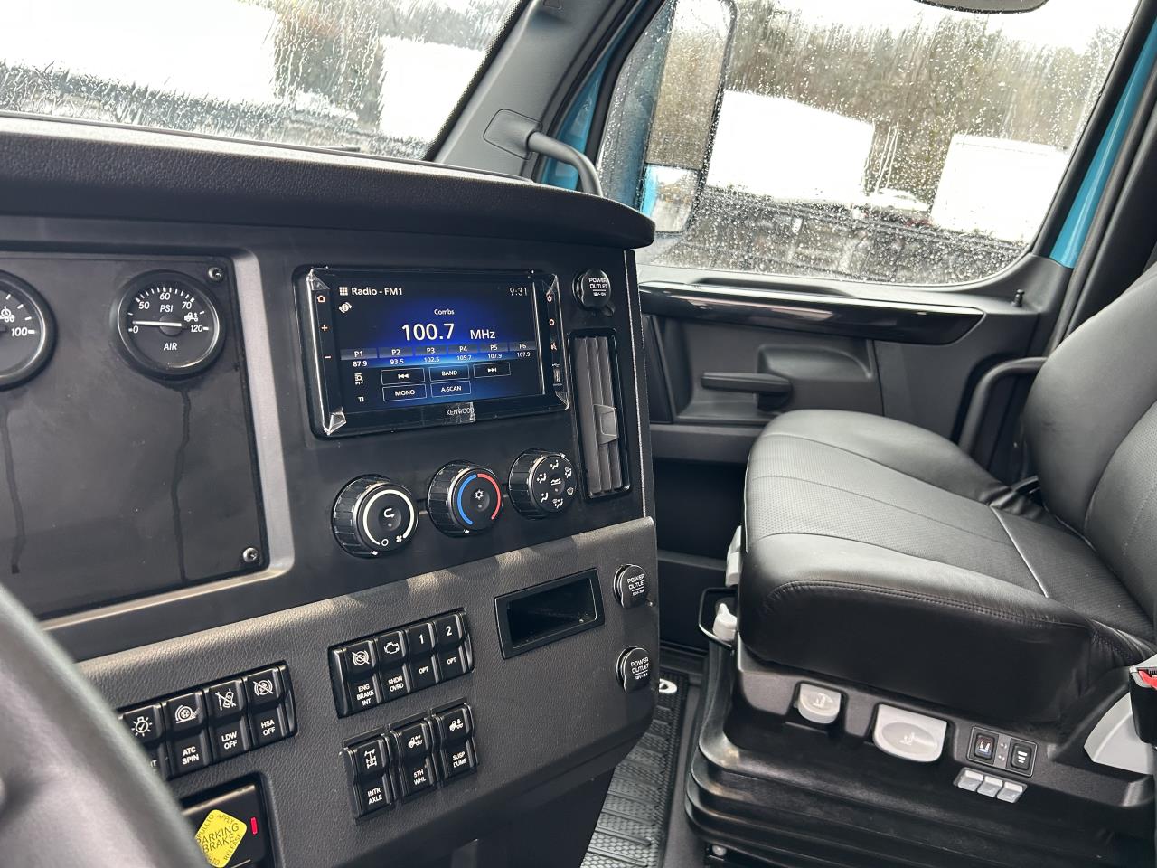 2027 Freightliner - image 9