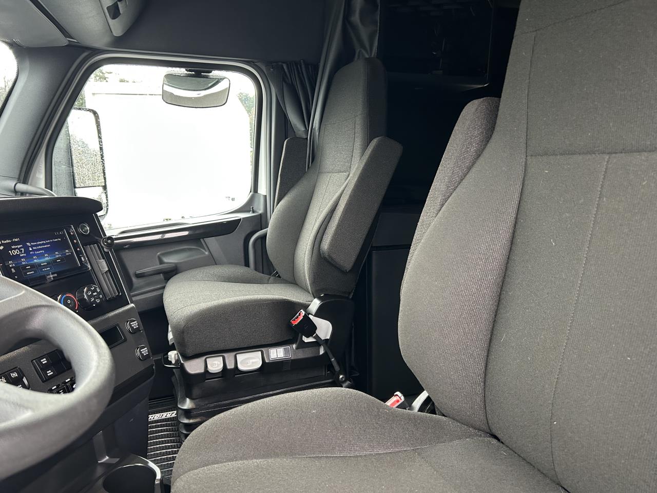 2027 Freightliner Cascadia - image 7