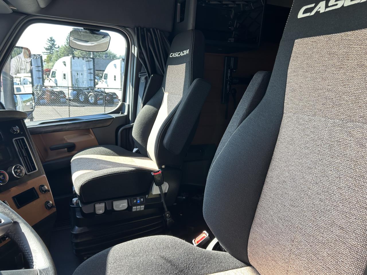 2027 Freightliner Cascadia in Pacific, WA — photo 7