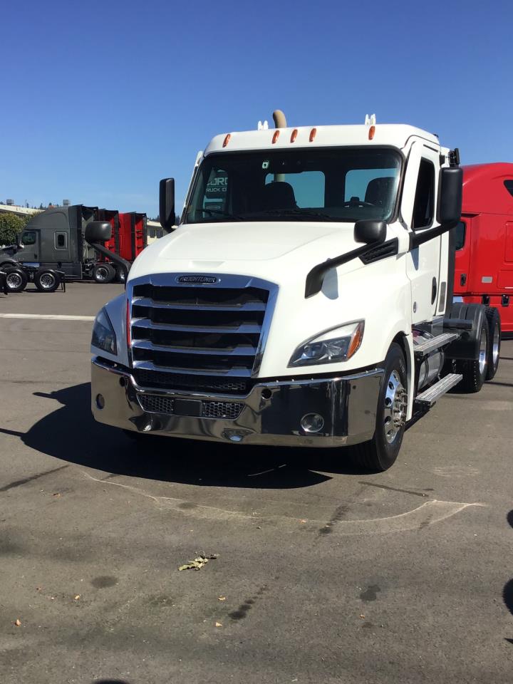 2022 Freightliner Cascadia in Pacific, WA