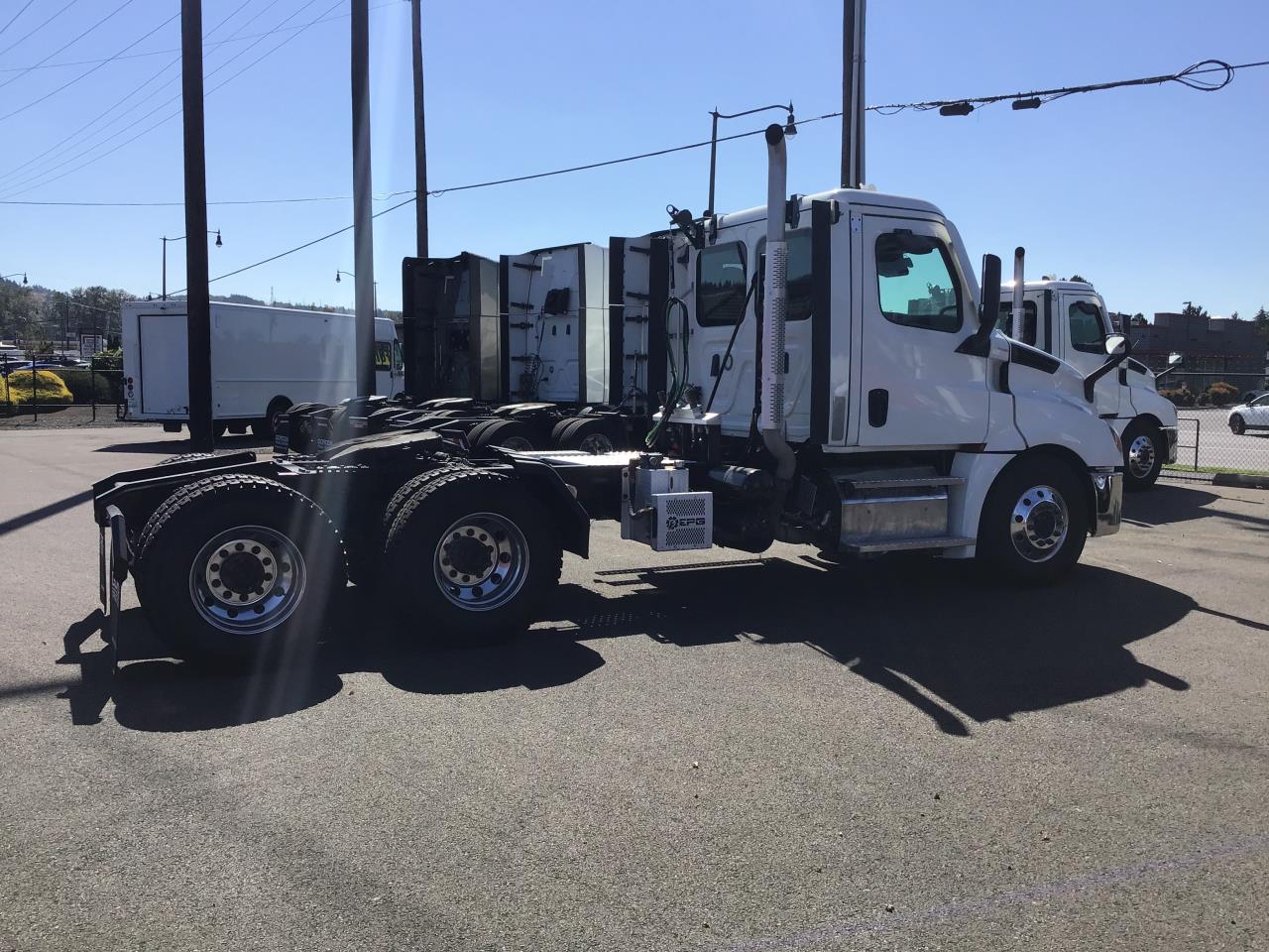 2022 Freightliner Cascadia in Pacific, WA — photo 4