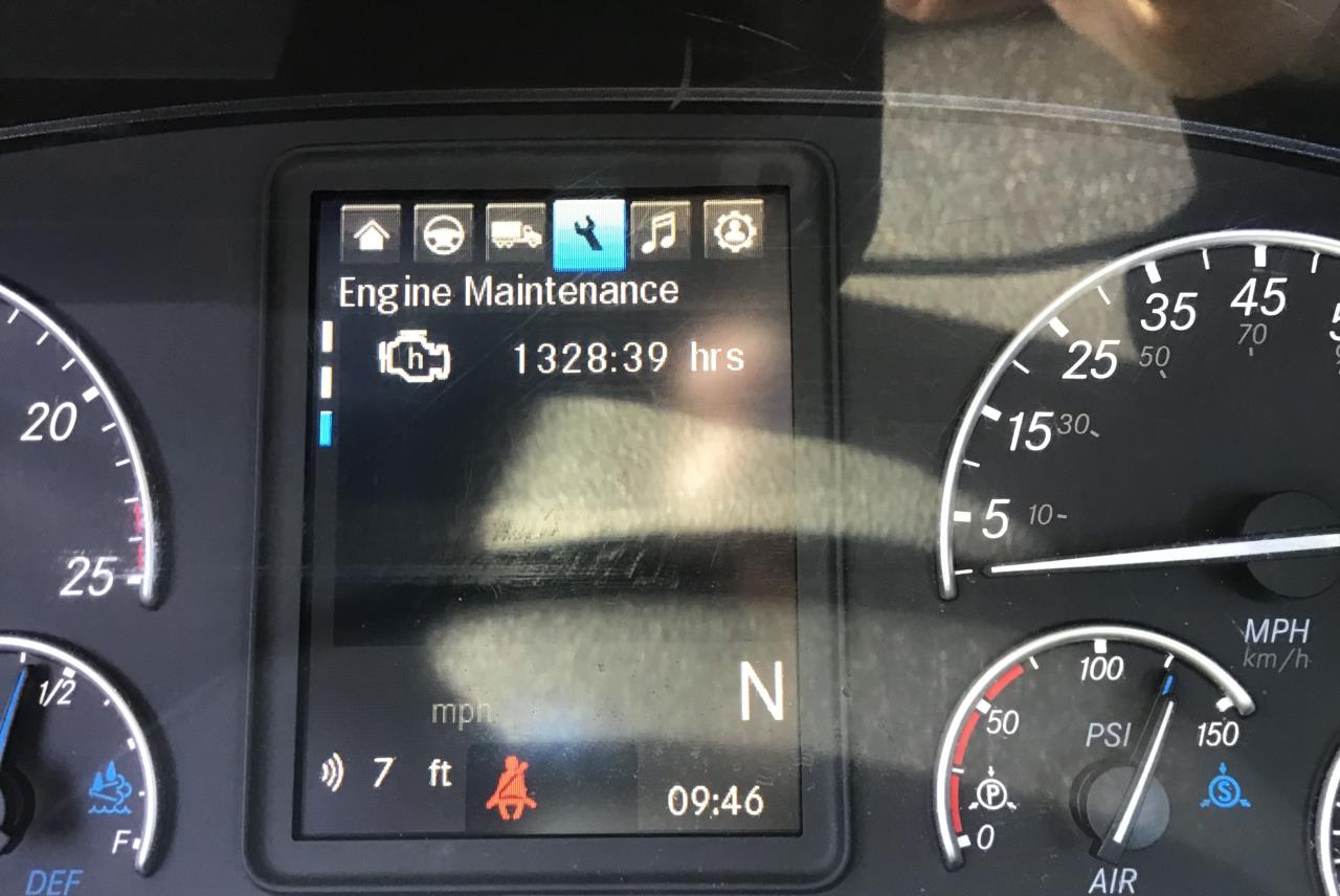 2022 Freightliner Cascadia in Pacific, WA — photo 8