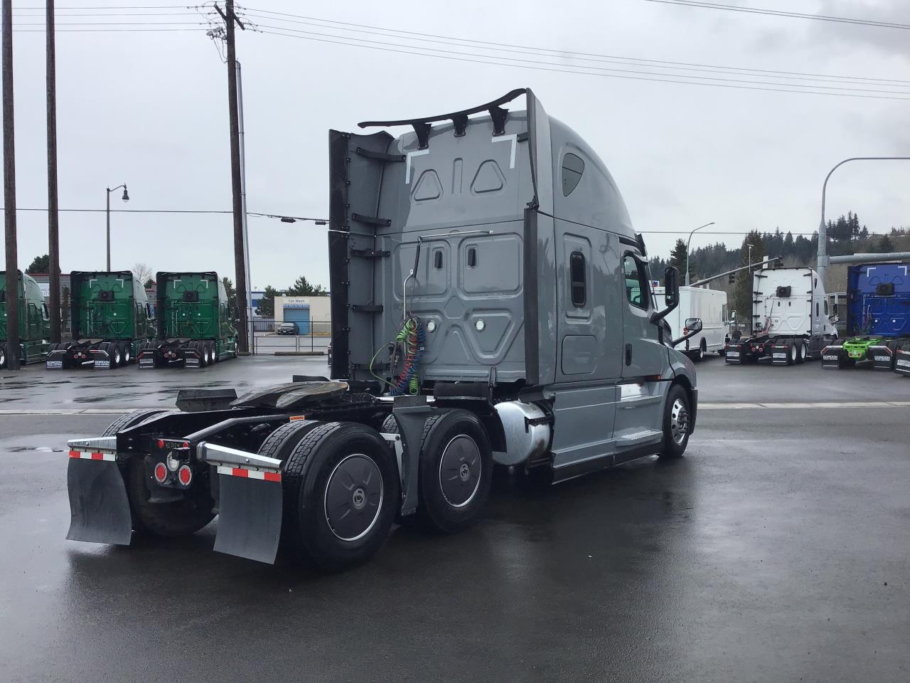 2024 Freightliner Cascadia - image 2