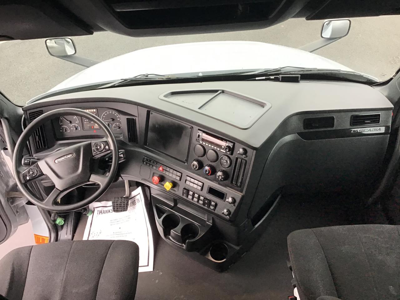 2024 Freightliner Cascadia - image 9