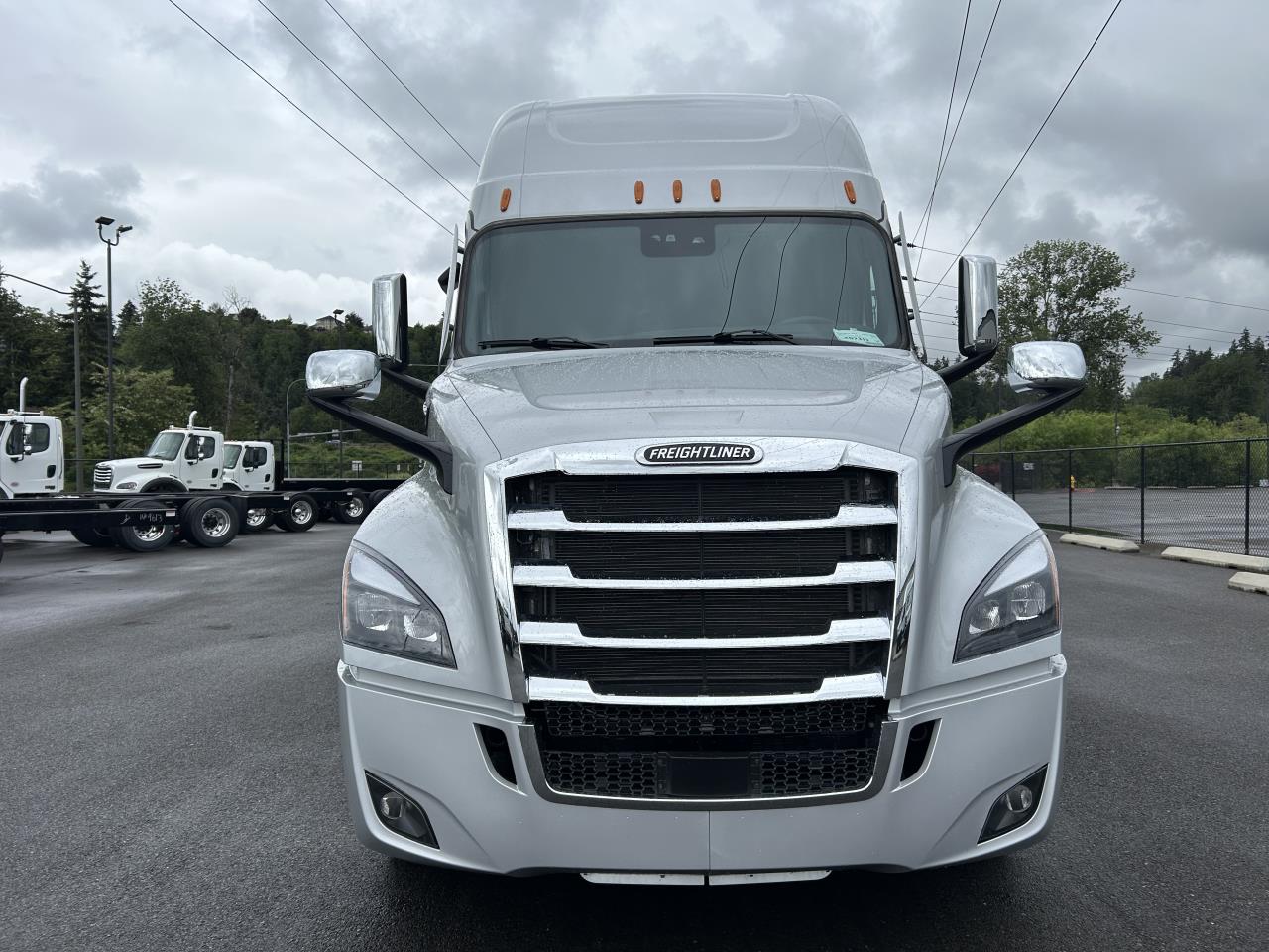 2027 Freightliner Cascadia in Mount Vernon, WA — photo 2