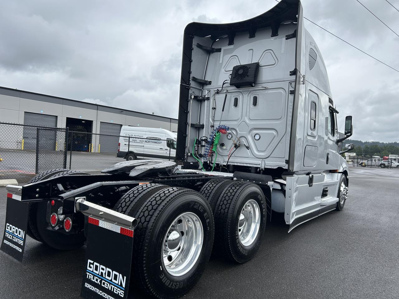 2027 Freightliner Cascadia in Mount Vernon, WA — photo 6