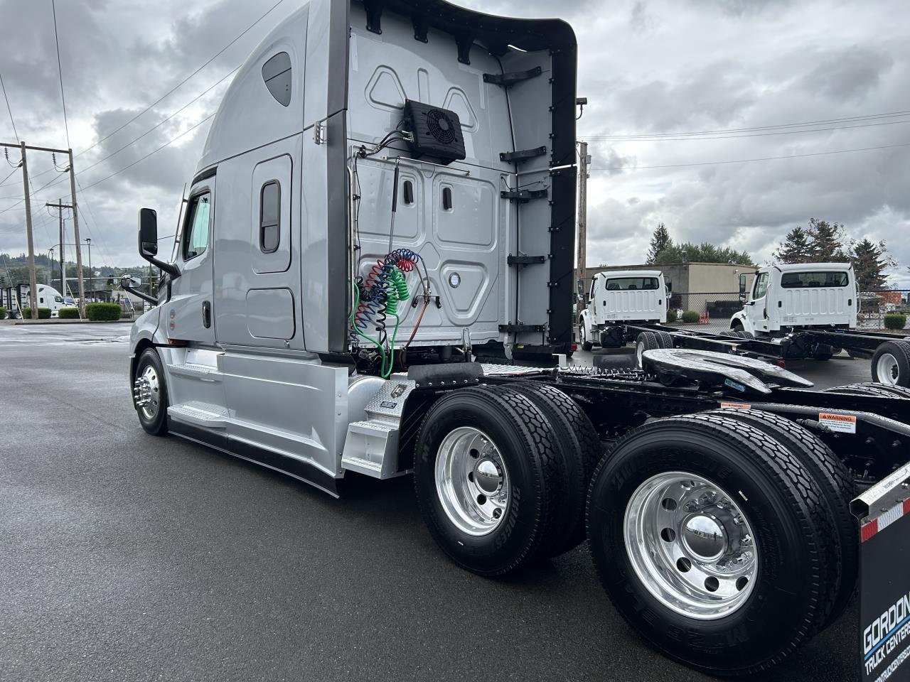 2027 Freightliner Cascadia in Pacific, WA — photo 4