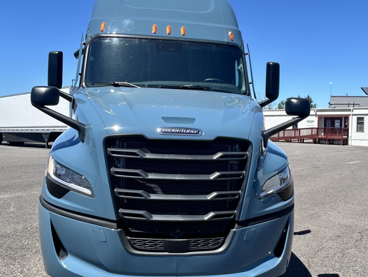 2027 Freightliner Cascadia in Coburg, OR — photo 2