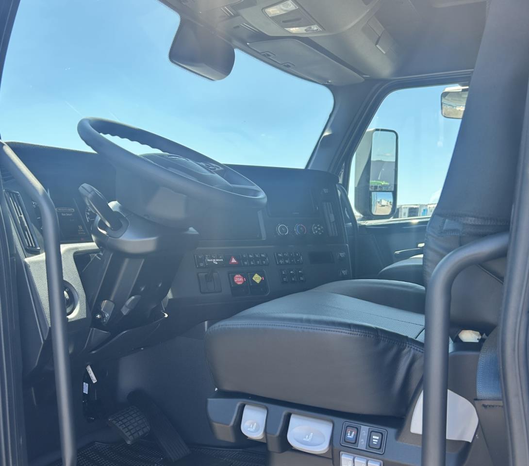 2027 Freightliner Cascadia in Coburg, OR — photo 7