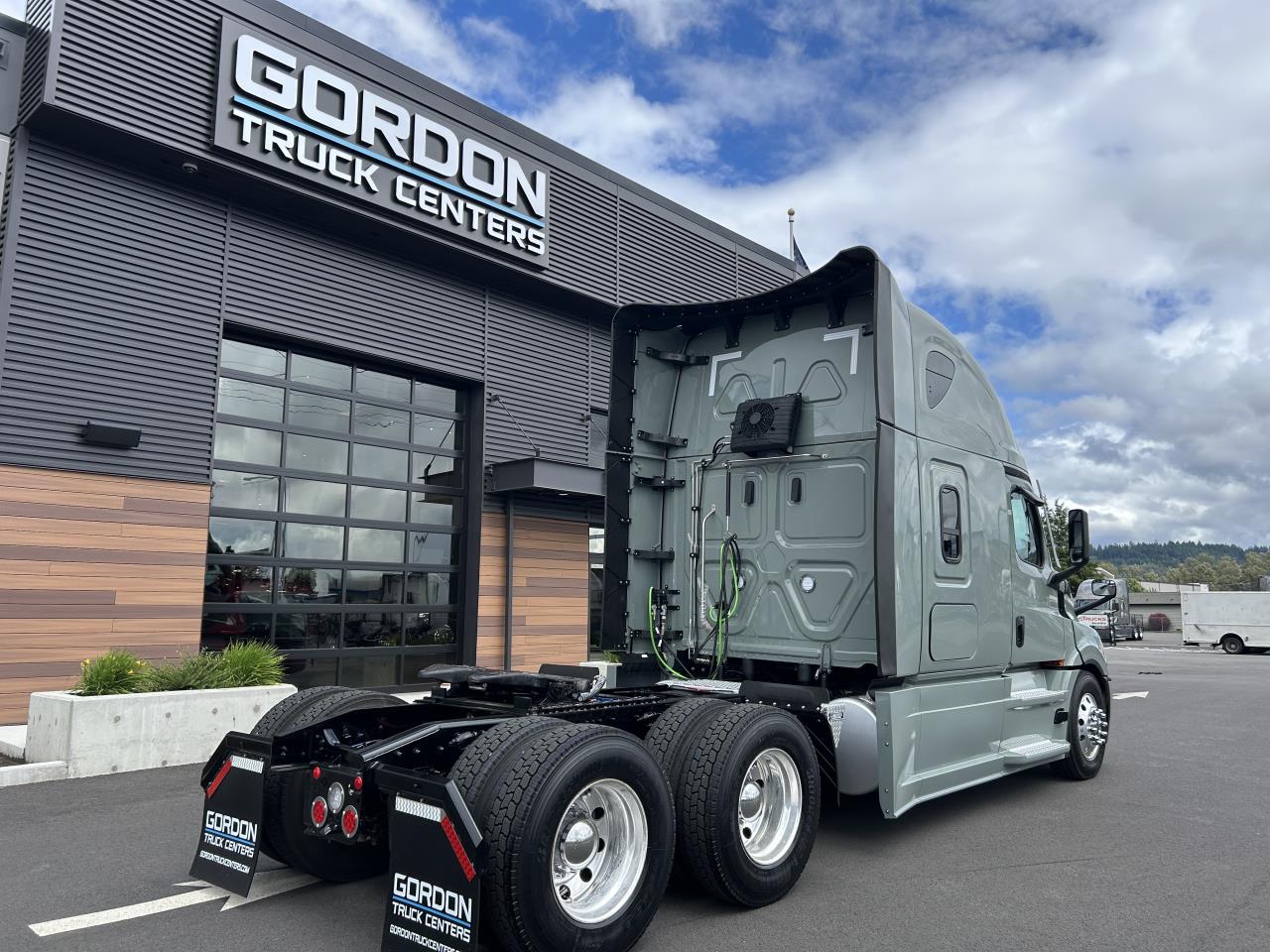2027 Freightliner Cascadia in Pacific, WA — photo 6