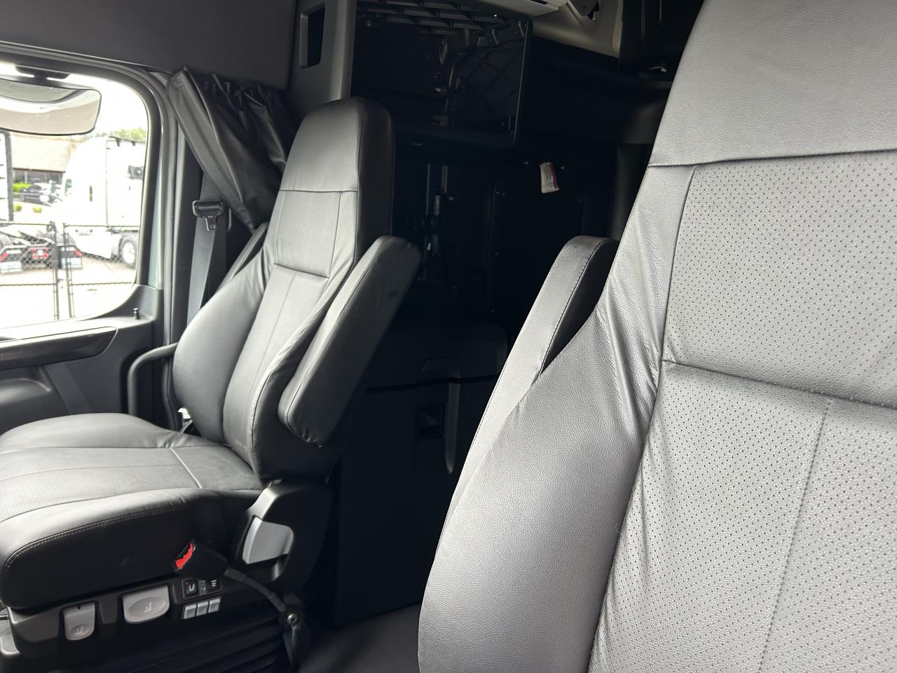 2027 Freightliner Cascadia in Pacific, WA — photo 7