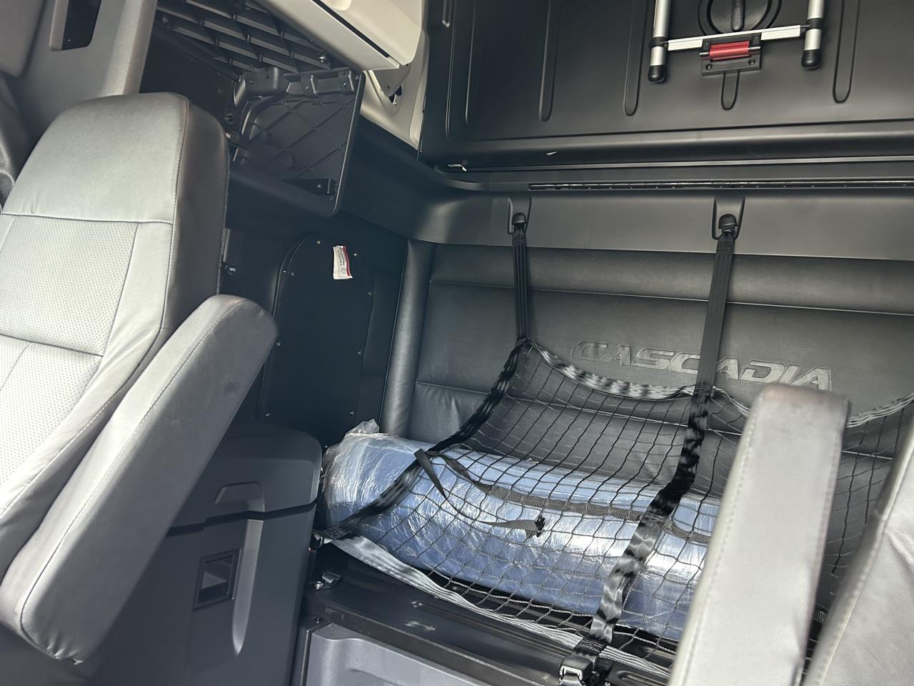 2027 Freightliner Cascadia in Pacific, WA — photo 8