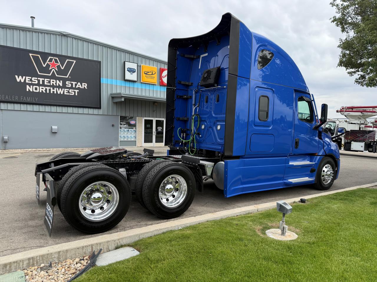 2027 Freightliner Cascadia in Nampa, ID — photo 4